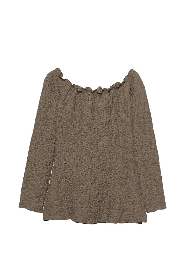 Kırışık görünümlü açık omuzlu top - 3