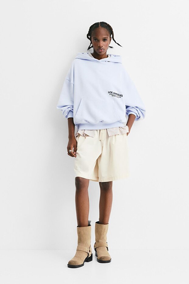 Kapüşonlu yıldız grafikli sweatshirt - 2