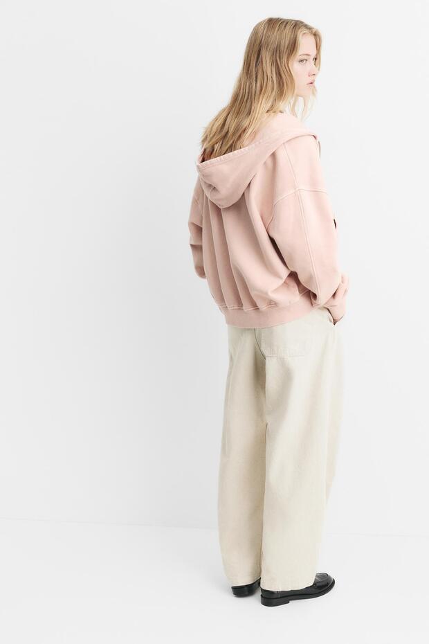 Kapüşonlu fermuarlı logolu sweatshirt - 4