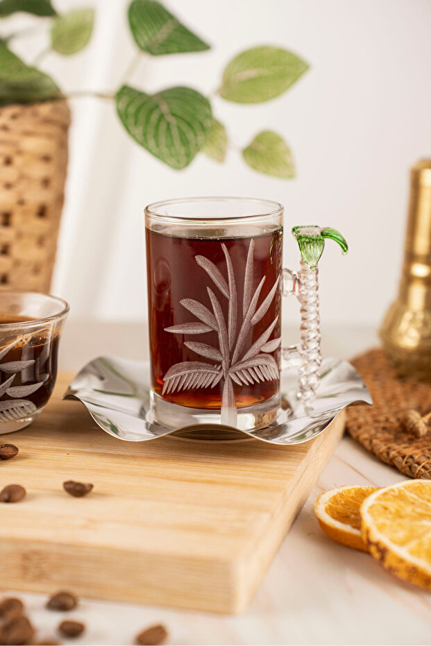 طقم شاي وقهوة مكوّن من 18 قطعة