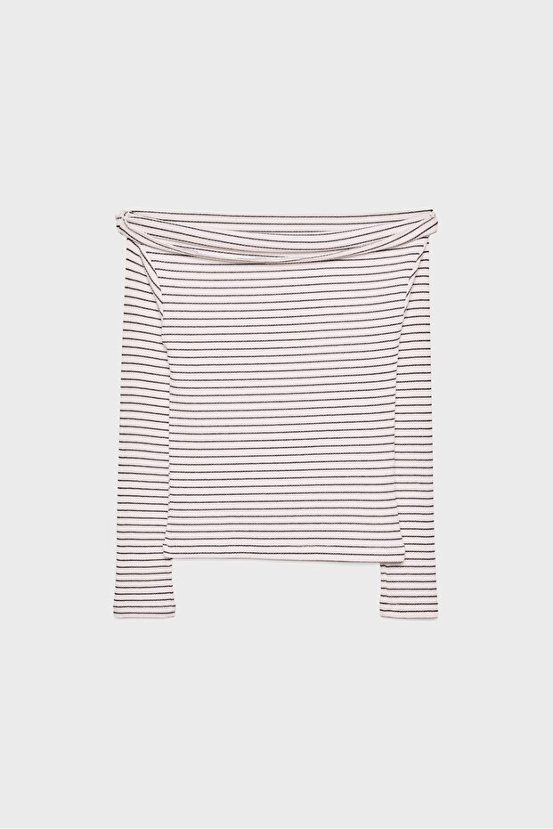 Geniş Yaka Tişört - 7