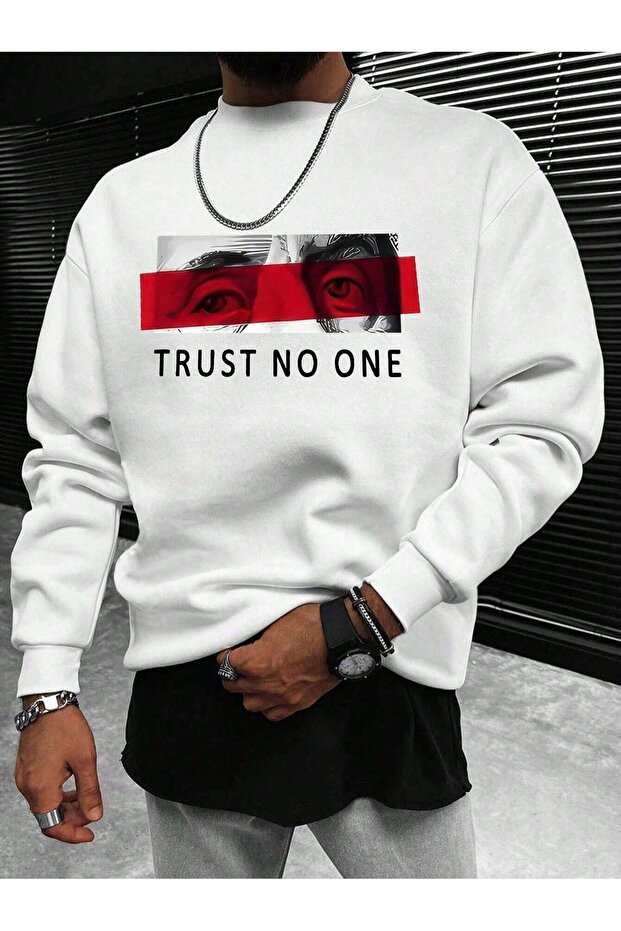 سويت شيرت رجالي كبير الحجم مطبوع عليه "Trust No One" من Bisikletyaka