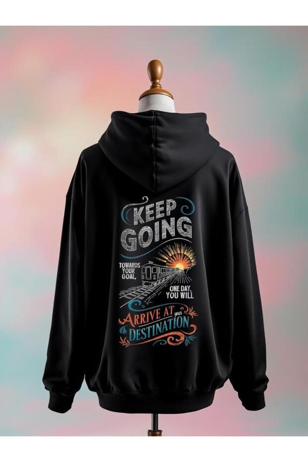 سويت شيرت أسود كبير الحجم مطبوع عليه عبارة "Keep Going" من القطن بثلاث خيوط
