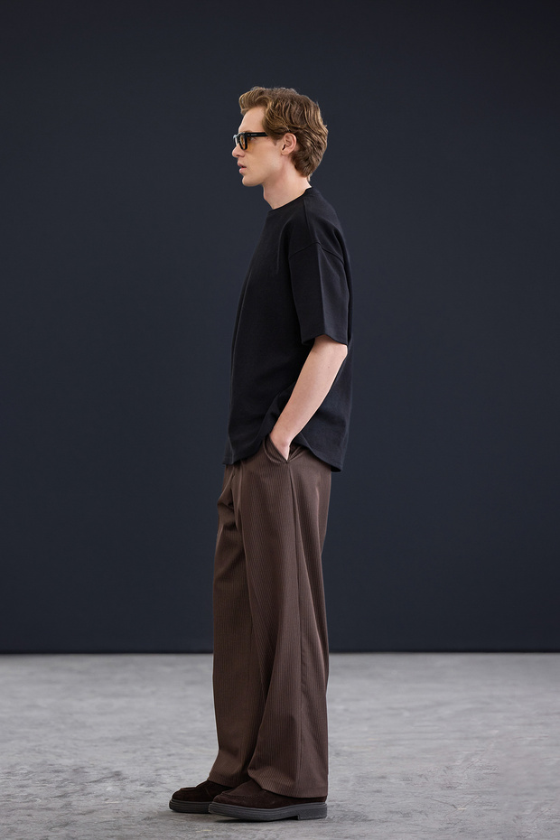 Trendyol Studio Siyah Oversize Kalın T-Shirt TMNAW26TS00003 - 4