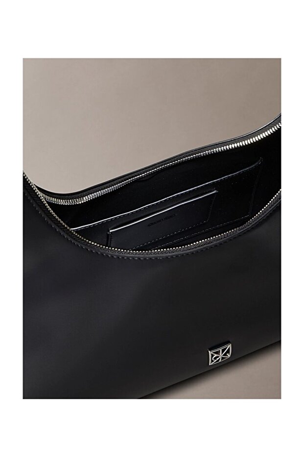 EMBLEM LEATHER SHOULDER BAG - 3
