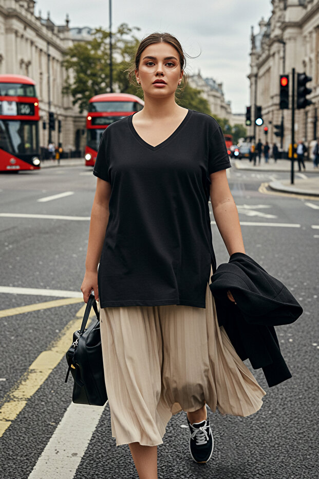 V-nyakú fekete Boyfriend póló - 100% pamut, hasított TBBSS22BF0036 - 1