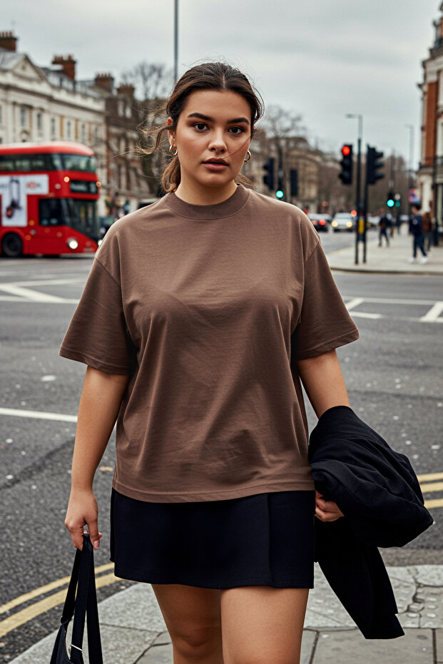 Kahverengi Yaka Ribanalı Geniş Kalıp Basic %100 Pamuk Örme T-shirt TBBSS23BF00017 - 1