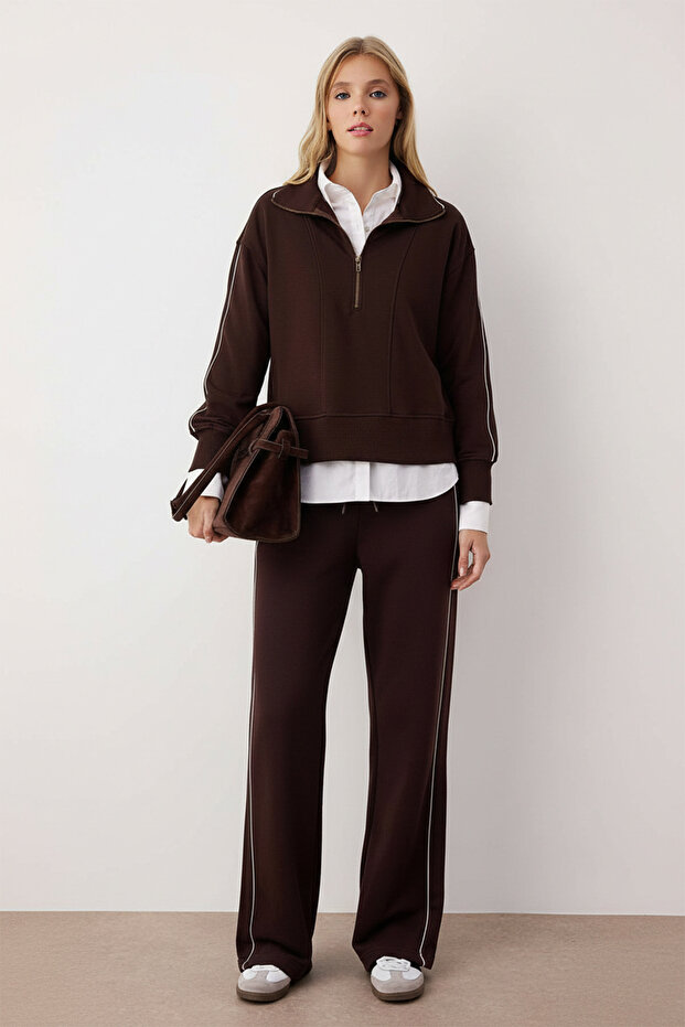 Kahverengi Fermuarlı Polo Yaka Şerit Detaylı Regular/Normal Kesim Örme Sweatshirt TWOAW26SW00034 - 2