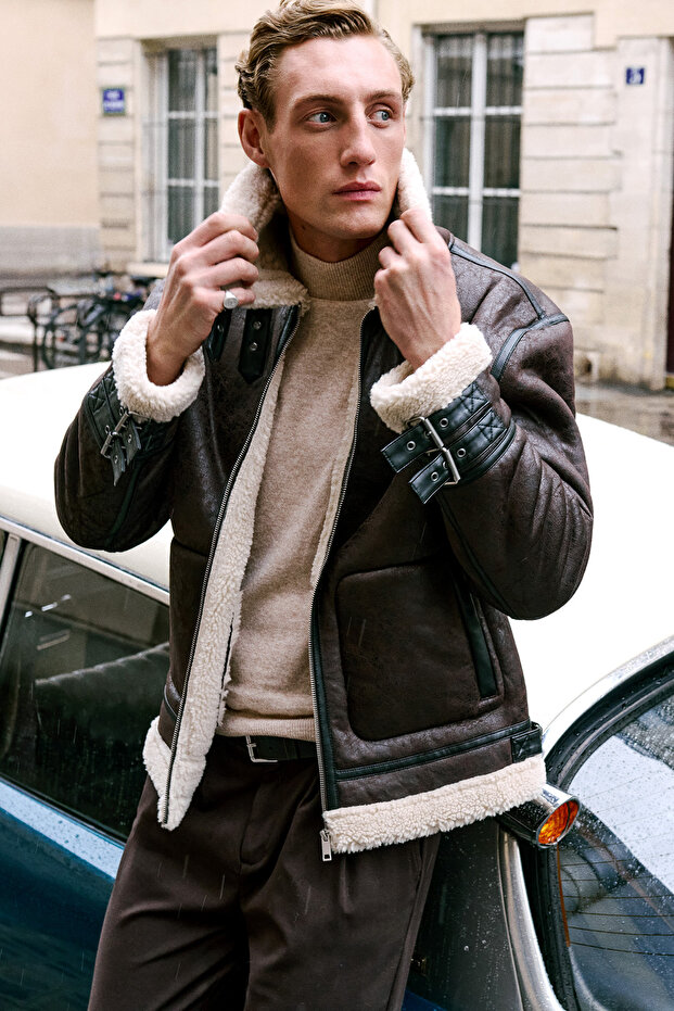 Pánská zimní bunda – tmavě hnědá, střih Regular Fit, kožešina uvnitř TMNAW25MO00013 - 1