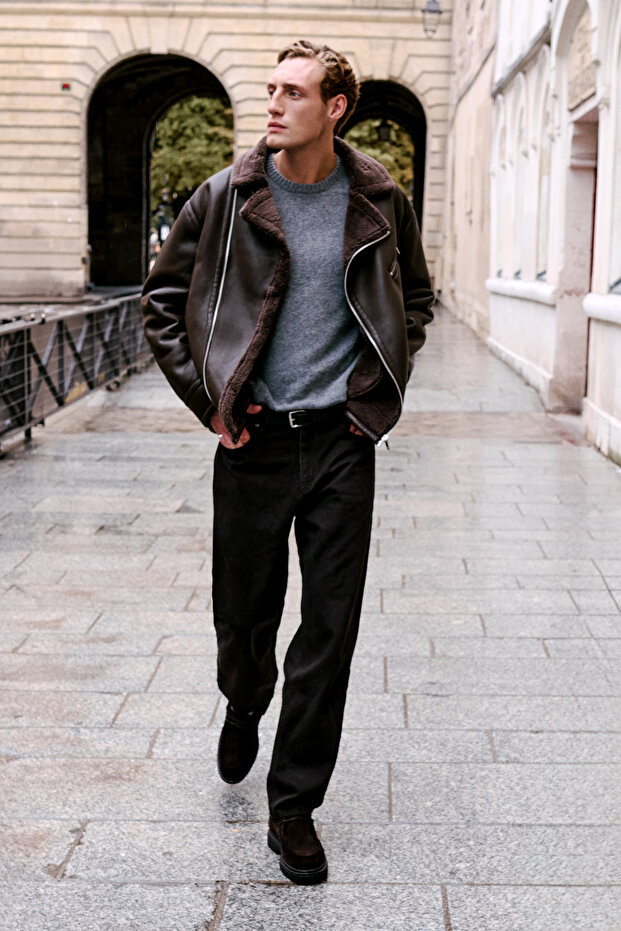 Brązowa kurtka męska o regularnym kroju, wykonana w 100% ze skóry syntetycznej PU TMNAW26MO00005 - 1