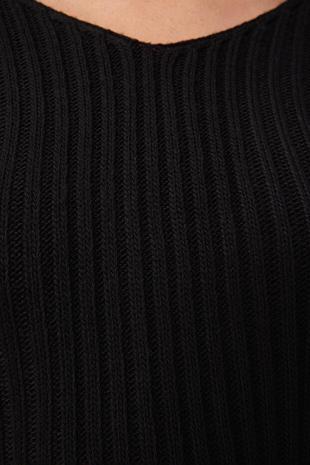 Schwarzer Crop Basic V-Ausschnitt Strickpullover TWOAW24KZ01214 - 3