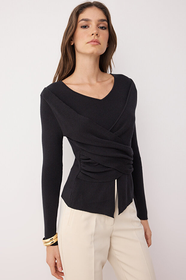 Siyah Premium İplik/Özel İplik Fitted/Vücuda Oturan Üstü Drape Triko Kazak TWOAW26KZ00061