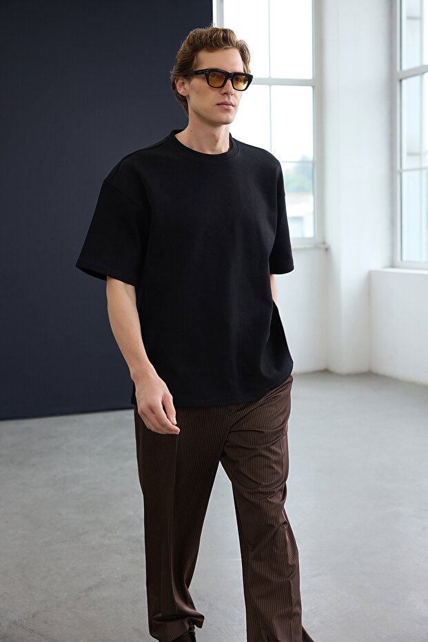 Trendyol Studio Siyah Oversize Kalın T-Shirt TMNAW26TS00003 - 2