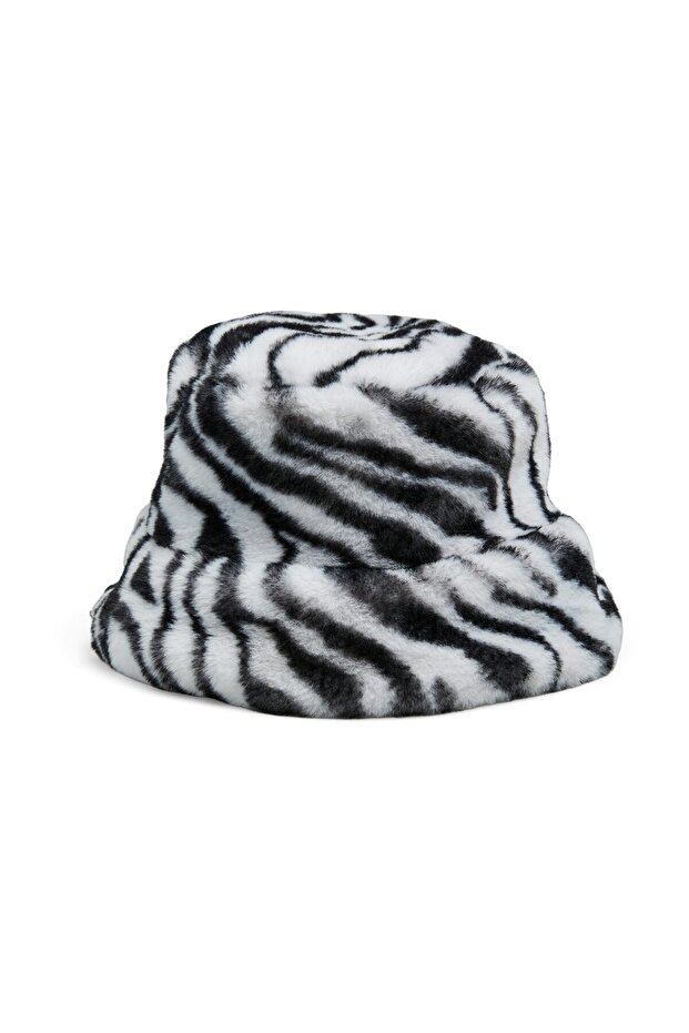 PCJEANEL CZAPKA Z WYSTAJĄCYM RANDEM BC - 1