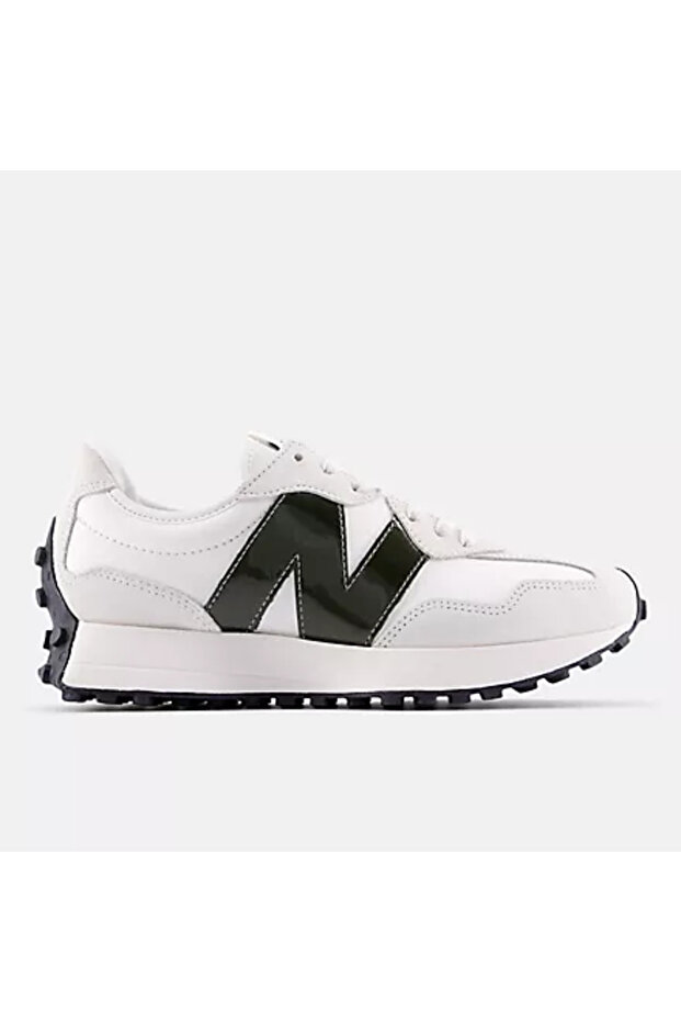Sports shoes 327
