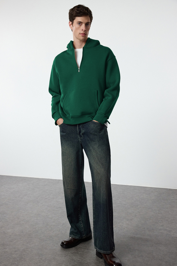 Zümrüt Yeşili Oversize/Geniş Kesim Fermuarlı Kapüşonlu İçi Polarlı Basic Sweatshirt TMNAW25SW00050 - 6