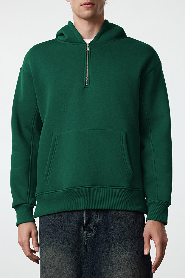 Zümrüt Yeşili Oversize/Geniş Kesim Fermuarlı Kapüşonlu İçi Polarlı Basic Sweatshirt TMNAW25SW00050 - 8