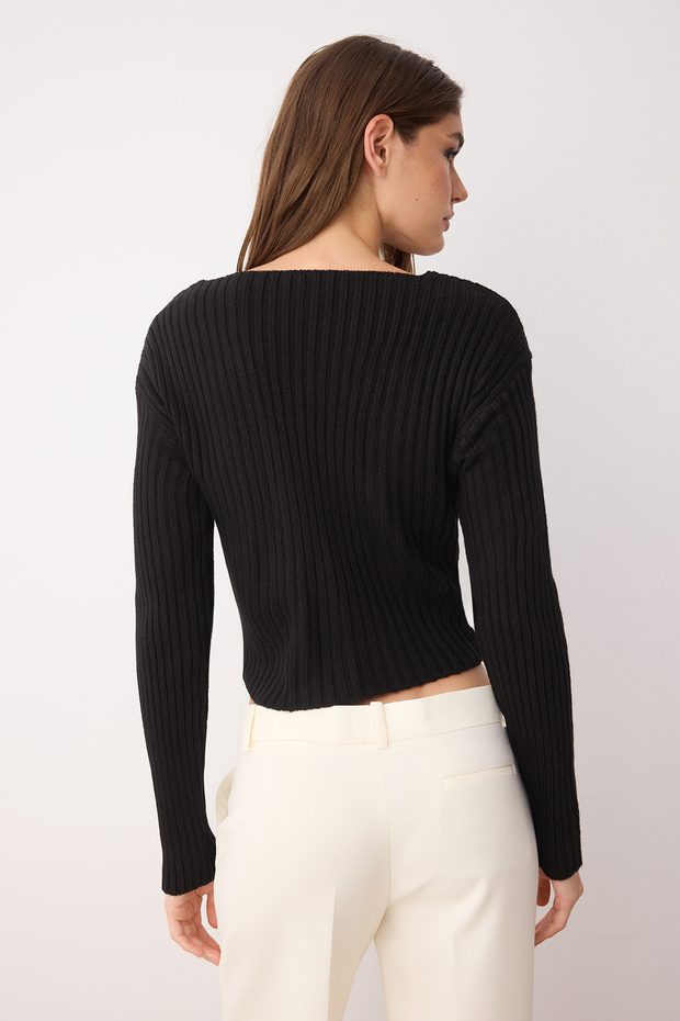 Schwarzer Crop Basic V-Ausschnitt Strickpullover TWOAW24KZ01214 - 4