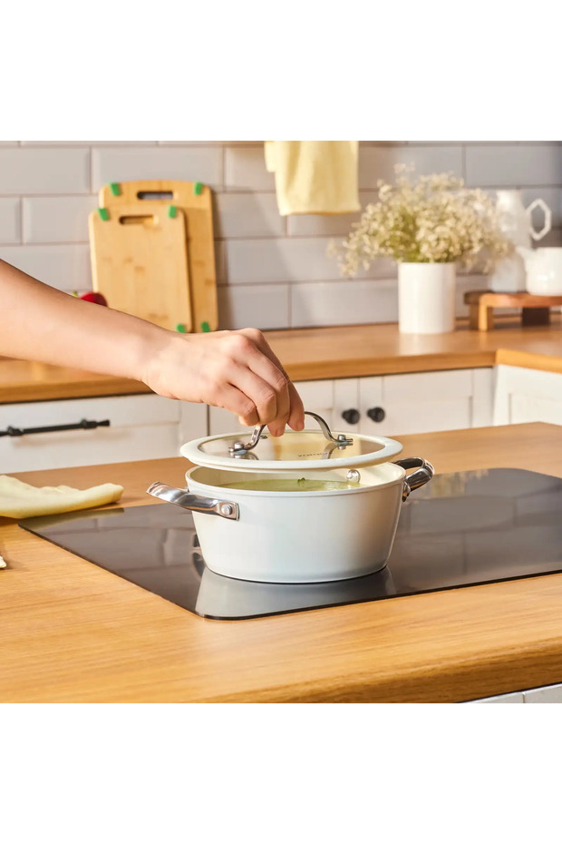 Swiss Crystal Mandulás Krémes Tapadásmentes Indukciós Rozsdamentes Acél Nyéllel és Fedővel, 18 cm, Krémszínű - 3