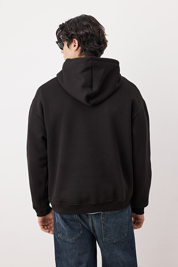 Siyah Oversize/Geniş Kesim Kapüşonlu İçi Polar/Sıcak Tutan Sweatshirt TMNAW21SW2005 - 4