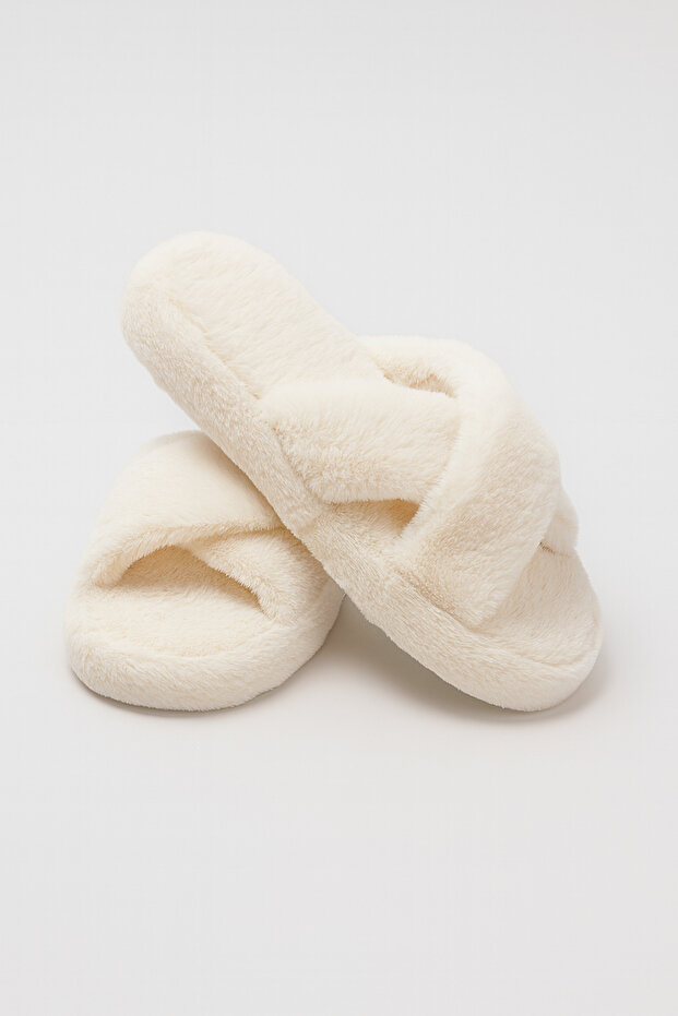 Dámské krémové chlupaté domácí pantofle s křížovým páskem BYNDCAP01 - 4