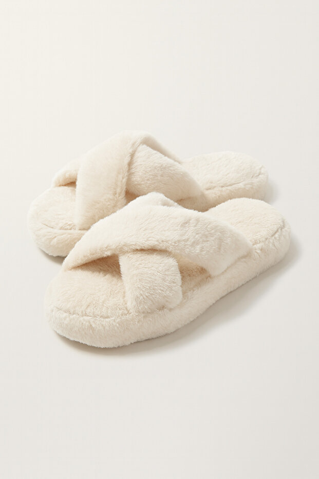 Dámské krémové chlupaté domácí pantofle s křížovým páskem BYNDCAP01 - 3