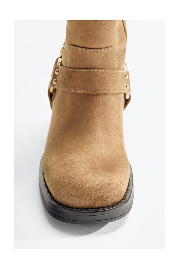 Női művelúr lapos talpú csatos csizmák - 4