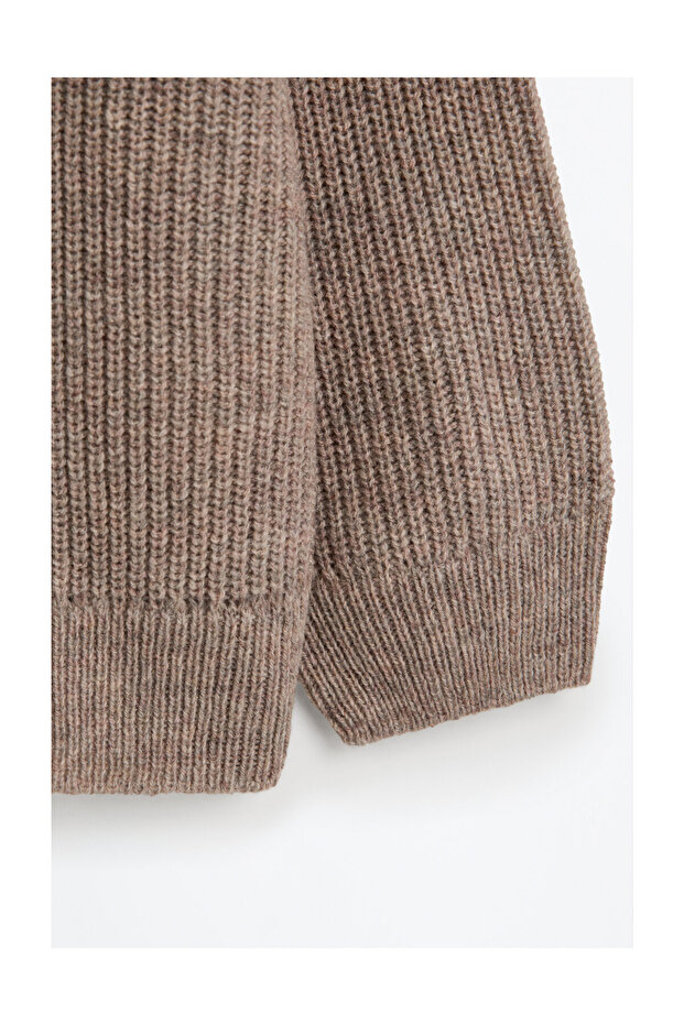 Dziecięcy sweter z dzianiny - 4