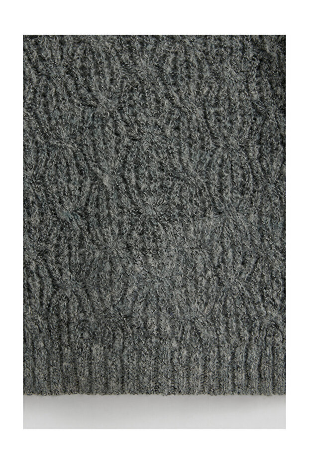 Dziecięcy sweter z falbanami - 4