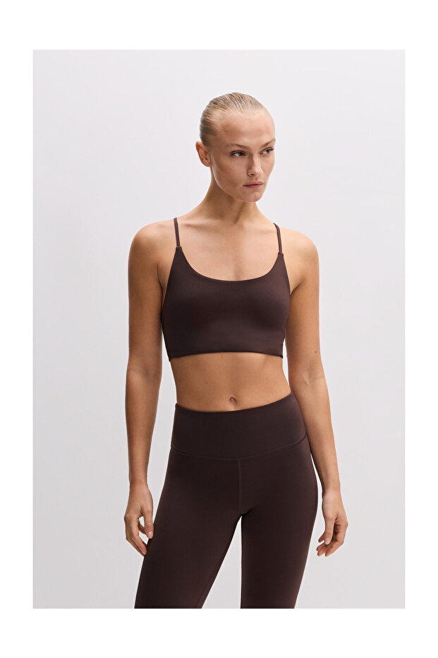 Дамски спортен топ Basic - 1