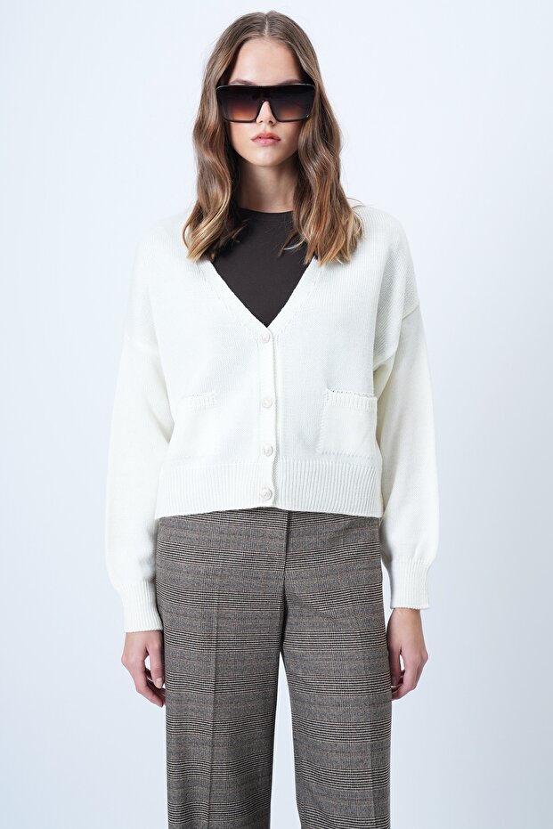 Ecru V-Neck Double Pocket Knitwear Cardigan Alc-X14636