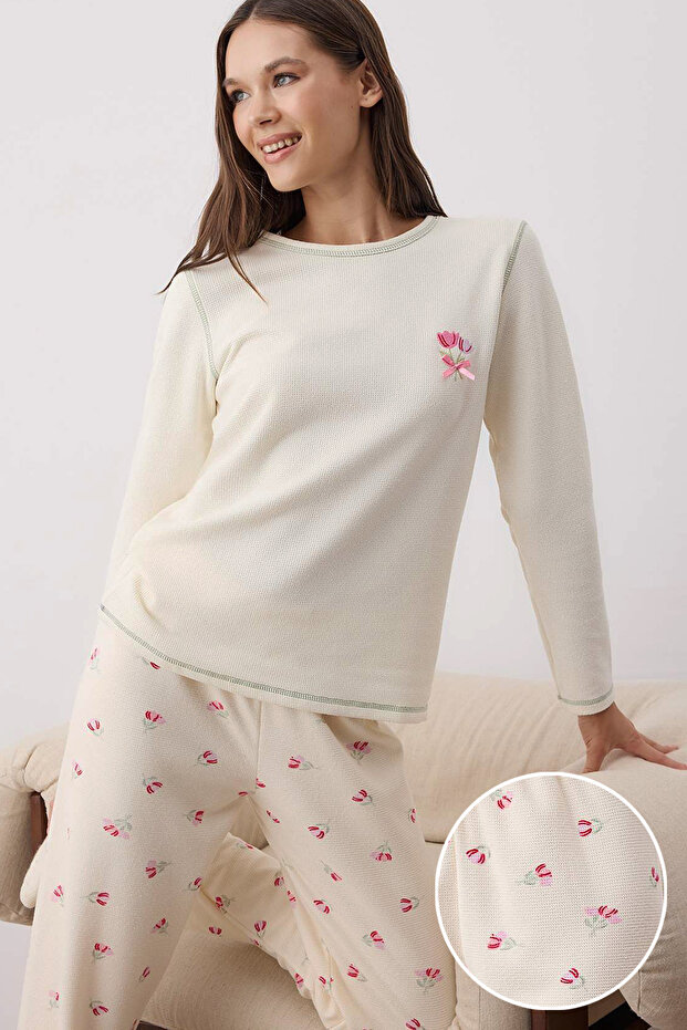 Ekru-Pembe Kurdele/Fiyonklu Yumuşak Kışlık Waffle Örme Pijama Takımı THMAW26PT00187 - 1