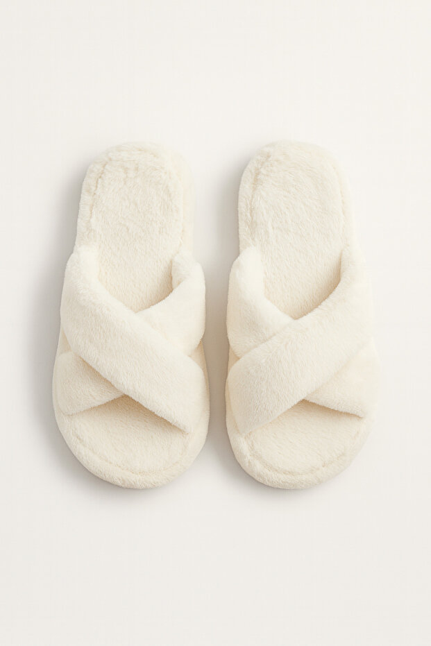 Dámské krémové chlupaté domácí pantofle s křížovým páskem BYNDCAP01 - 5