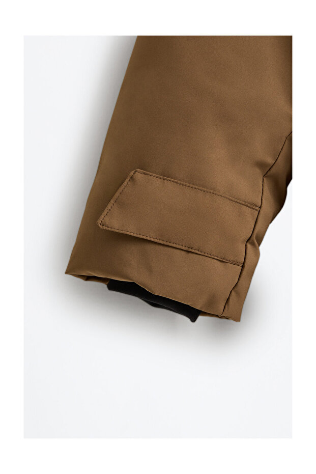 Krótka kurtka z kieszeniami dla dzieci - 4