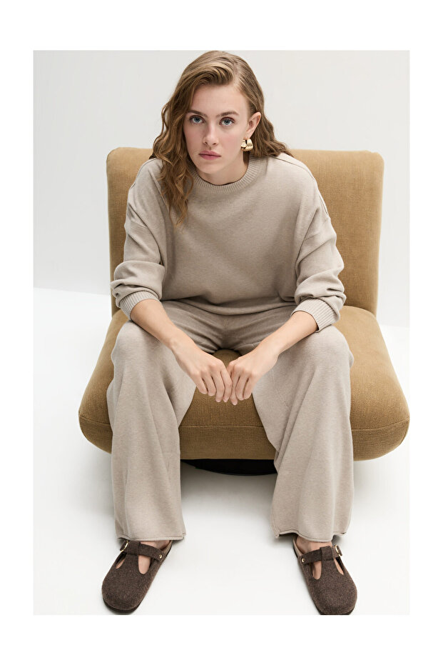 Sweter damski z luźnymi rękawami - 5