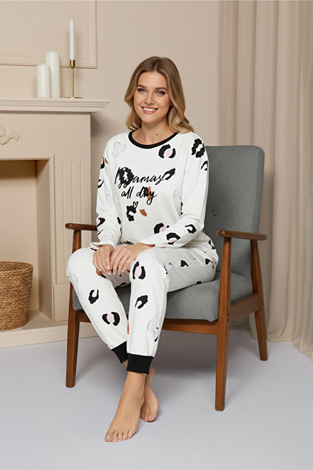 Beyaz %100 Pamuklu Leopar Desenli Sloganlı Tshirt-Jogger Örme Pijama Takımı THMAW24PT00211 - 1