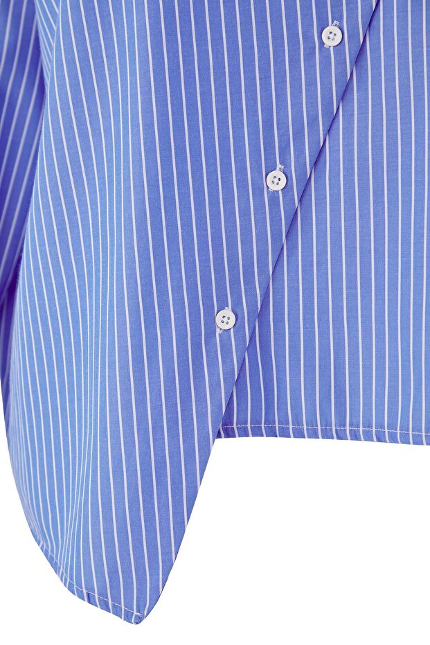 Kék csíkos aszimmetrikus nyakú, alacsony ujjú szövött nagy méretű ing TBBAW26AX00011 - 7