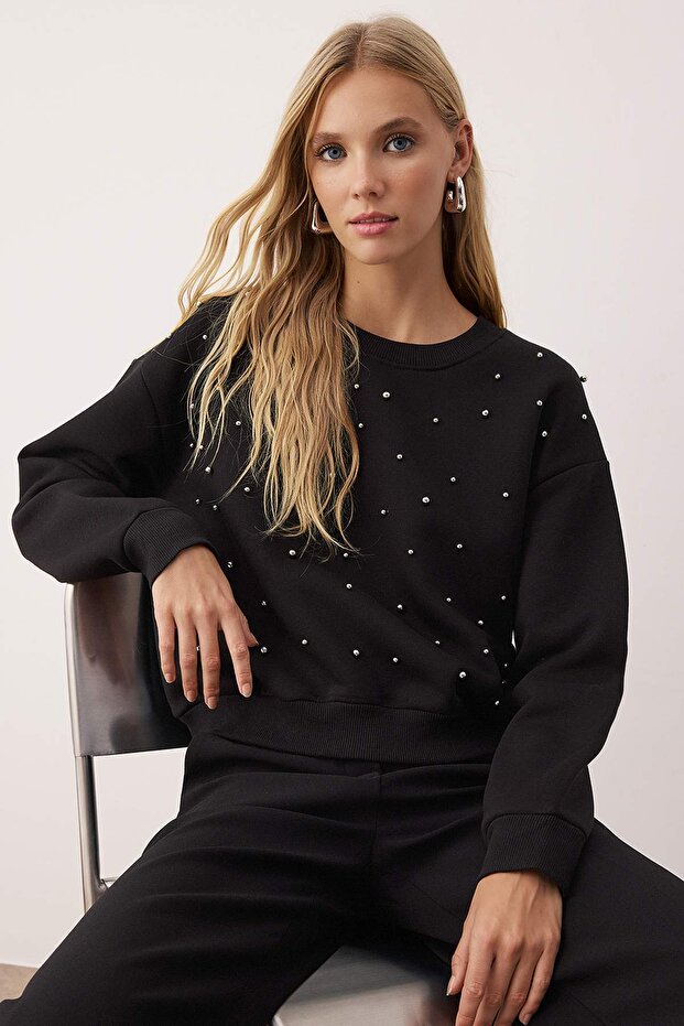 Siyah Taş Akseusar Detaylı Bisiklet Yaka Regular Crop Örme Sweatshirt TWOAW26SW00090 - 1