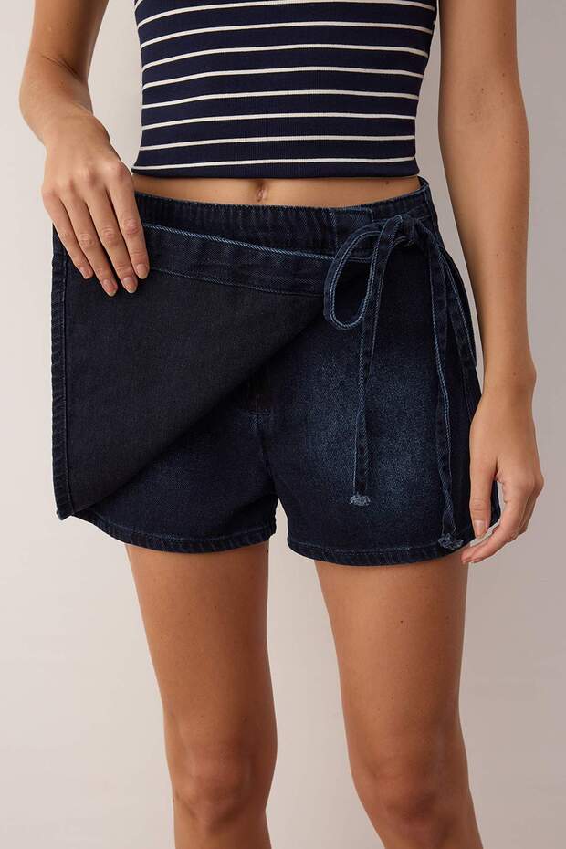 Koyu Mavi Kruvaze Bağlama Detaylı Normal Bel Denim Şort Etek TWOSS25SR00182 - 3