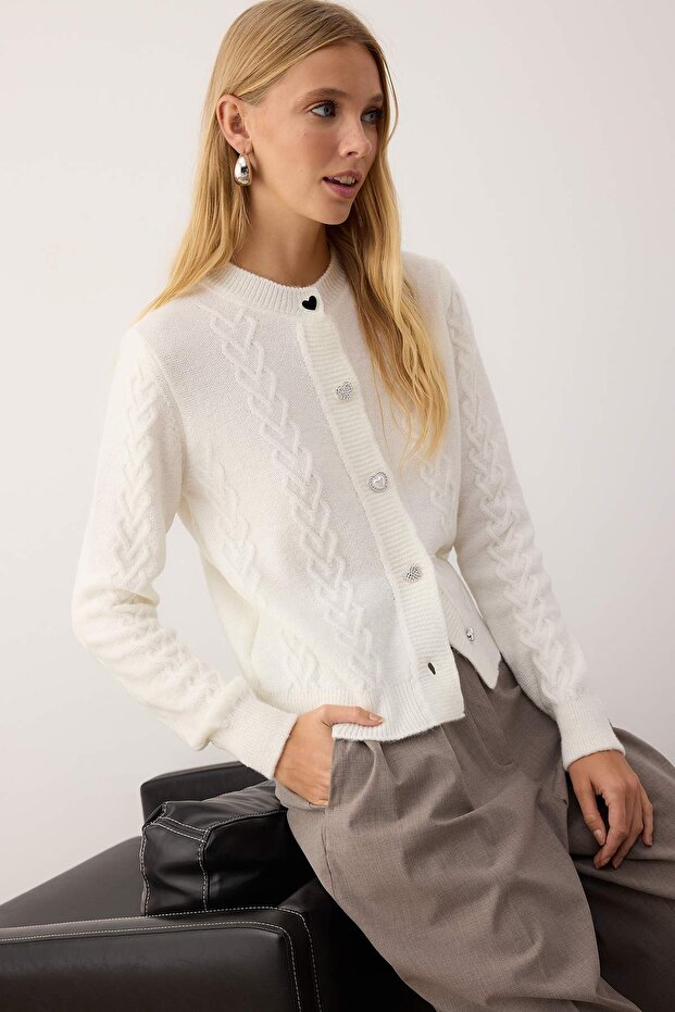Ecru Haarstrick-Knopf-detaillierte weiche, strukturierte Strickjacke TWOAW26HI00040 - 2