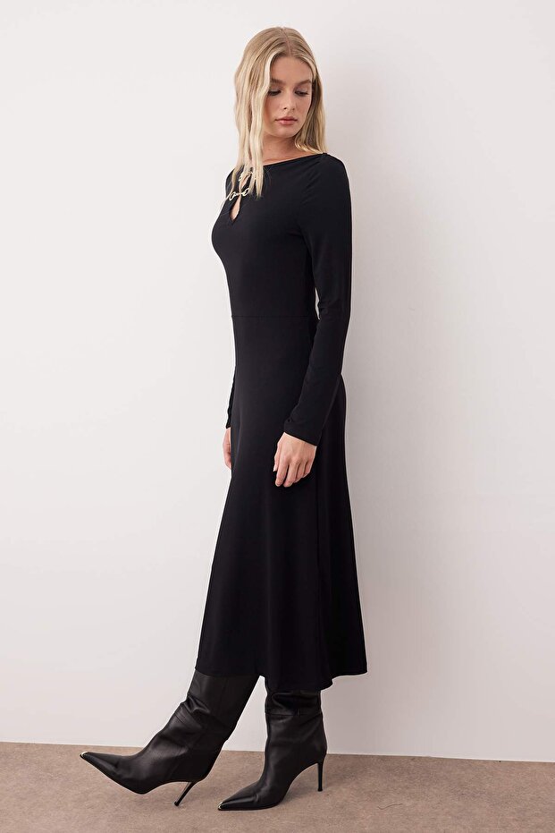 Siyah Aksesuar Detaylı Bodycon Maxi Esnek Örme Elbise TWOAW26EL00209 - 2