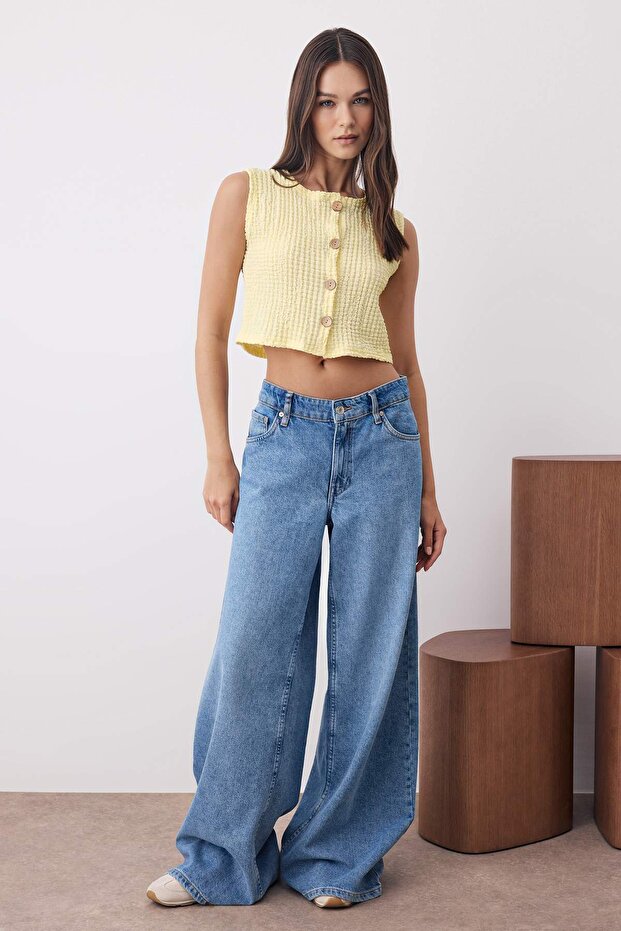 Sarı Dokulu Düğmeli Fitted Crop Esnek Örme Bluz Yelek TWOAW26YE00059 - 2