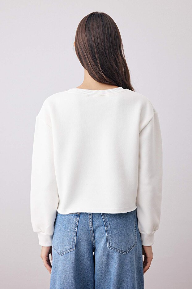 Ekru Kalın İçi Polarlı Bisiklet Yaka Crop Örme Sweatshirt TWOAW26SW00093 - 4