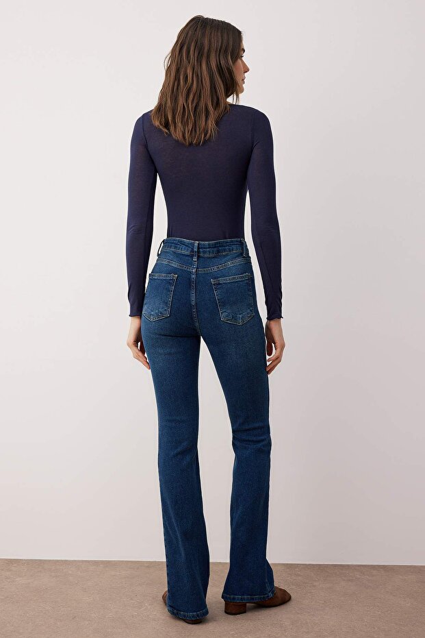 More Sustainable Koyu Mavi Yüksek Bel Orta Esnek Flare İspanyol Paça Jeans TWOSS23JE00063 - 4