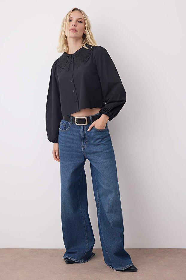 Siyah Boho Güpür Yaka Detaylı Hafif Crop Gömlek TWOAW26GO00071 - 3