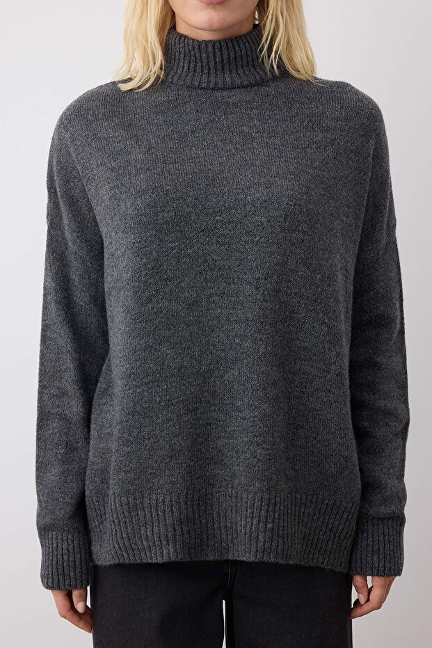 Anthrazitfarbener Strickpullover mit breiter Passform – weich strukturiert TWOAW23KZ00469 - 3