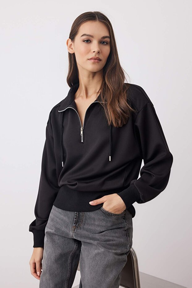 Siyah Fermuar Detaylı Oversize/Geniş Kalıp Esnek Örme Sweatshirt TWOAW26SW00080 - 1