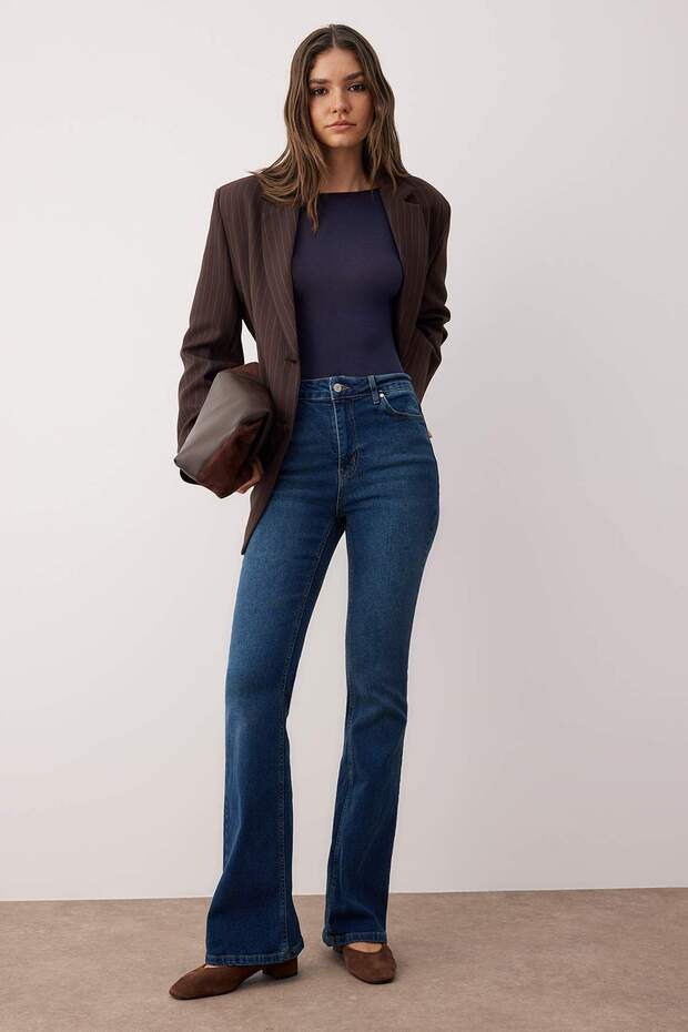 More Sustainable Koyu Mavi Yüksek Bel Orta Esnek Flare İspanyol Paça Jeans TWOSS23JE00063 - 2