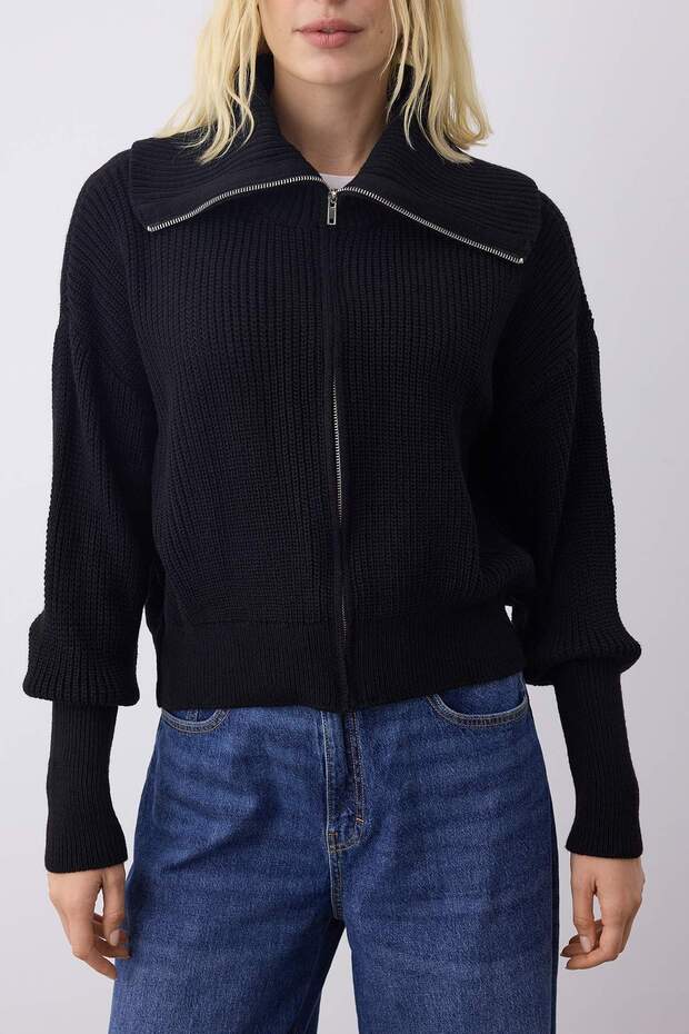 Čierny pletený sveter s golierom - široký strih, na zips Twoaw24Hi00072 - 4