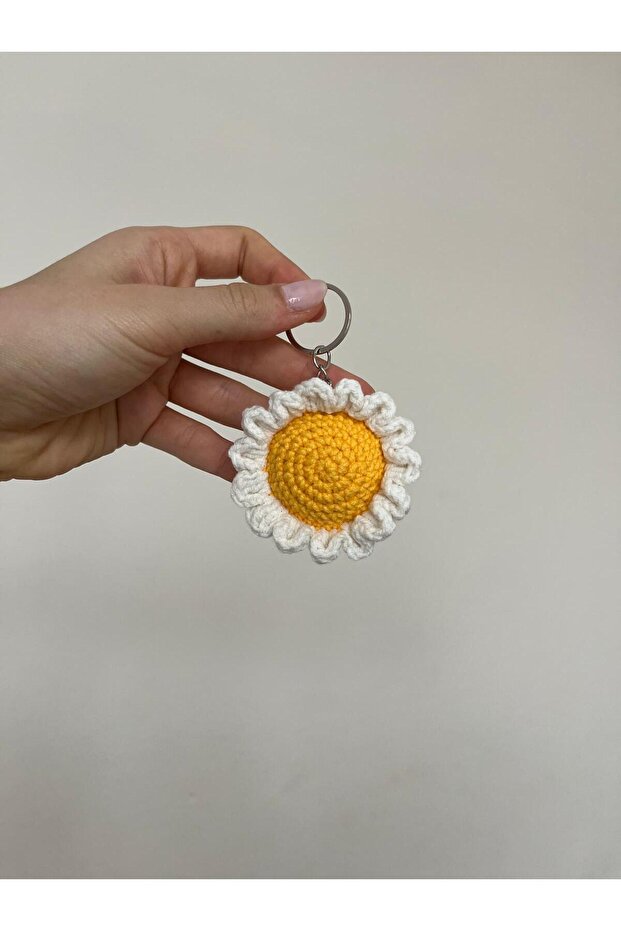 Daisy Amigurumi Keychain